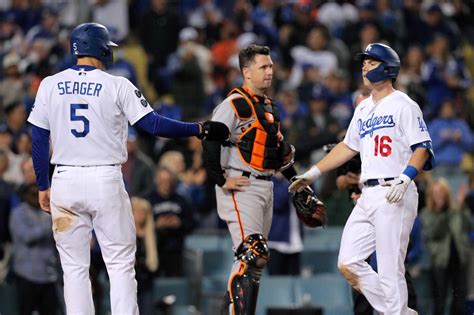 Giants visit the Dodgers to start 4-game series